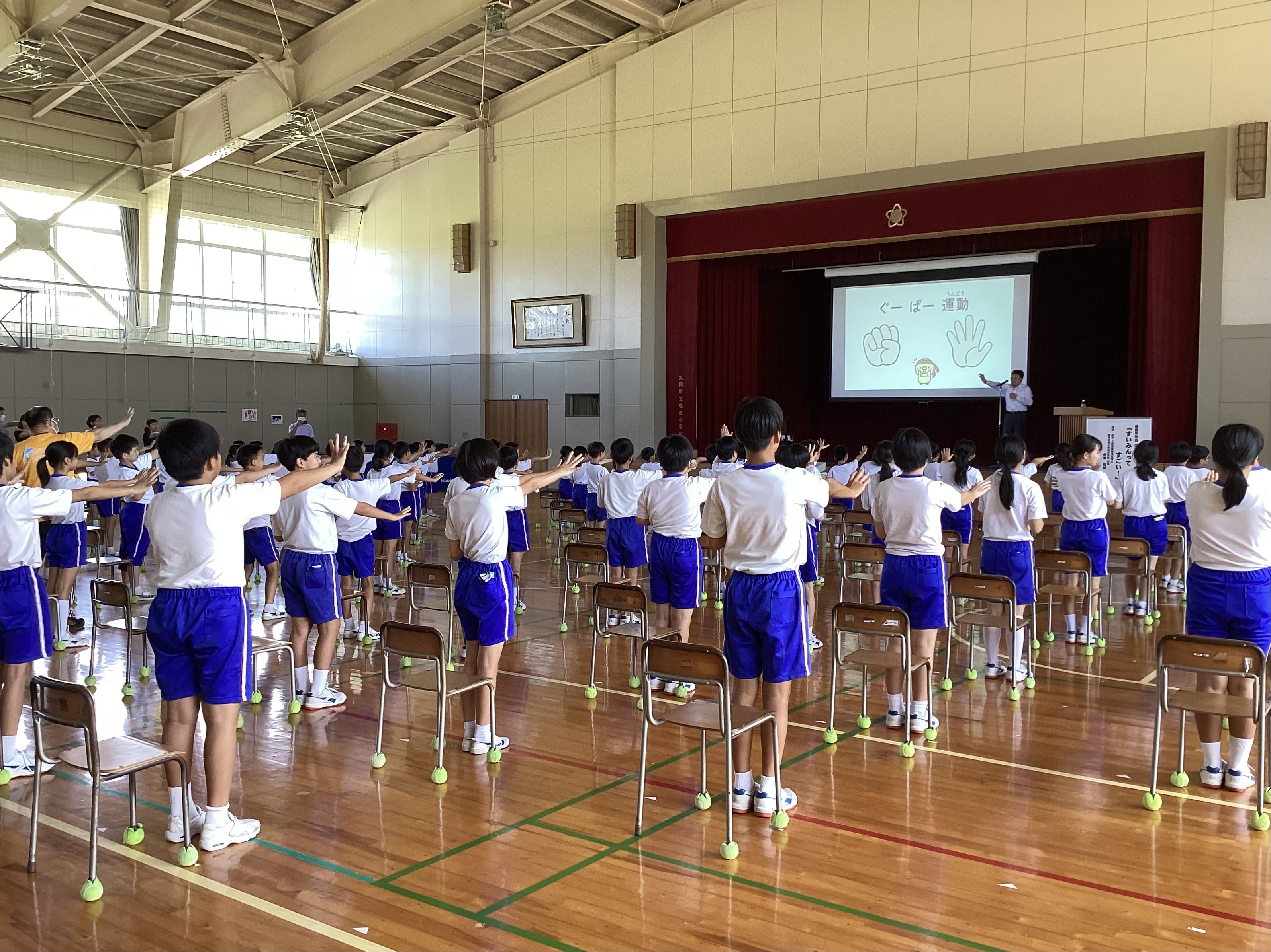 福井県坂井市立鳴鹿小学校